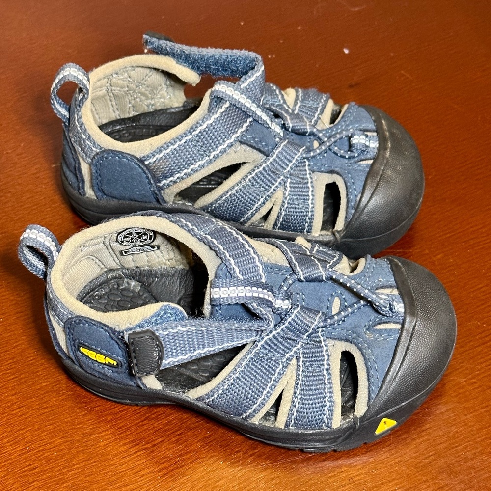 EUC KEEN Toddler Newport Sandler Sz5